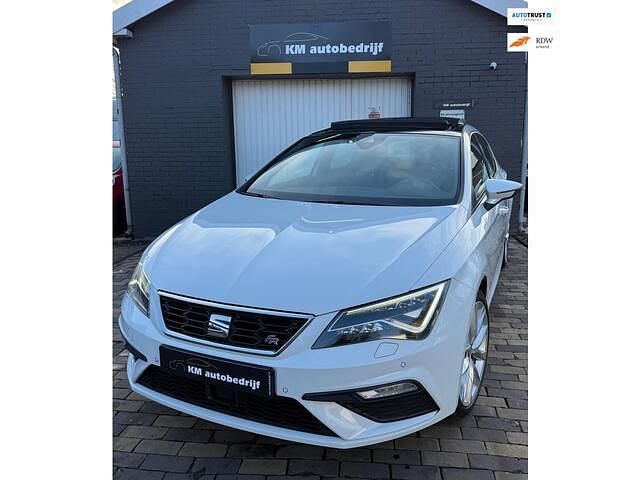 Wit Occasion 2017 Seat Leon FR Hatchback | € 11.750 (Goede deal) - Afbeelding 1/4