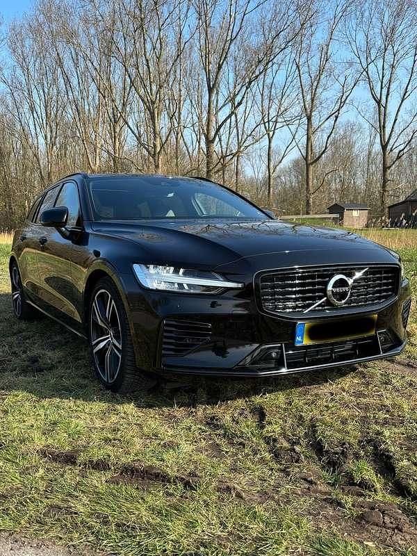 Zwart Occasion 2022 Volvo V60 R-Design Stationwagen | € 32.450 (Goede deal) - Afbeelding 1/4