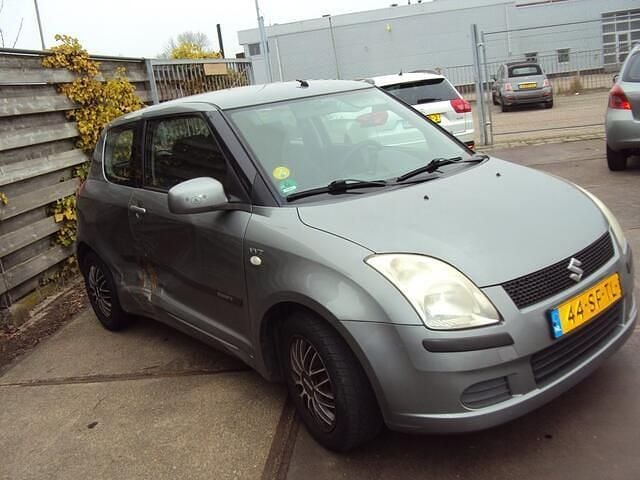 Occasion Suzuki Swift GLS 102 PK (75 kW) 2005 Grijs (metallic) Hatchback