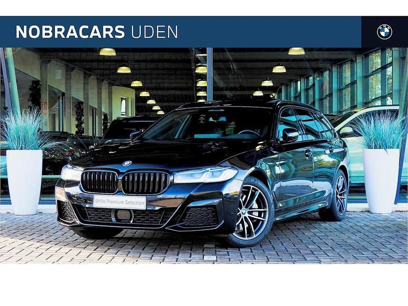 Zwart Occasion 2021 BMW 530e Comfort Edition Stationwagen | € 39.950 (Duur) - Afbeelding 1/4