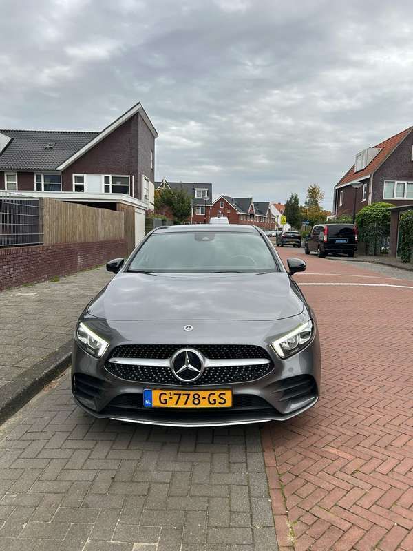 Grijs Gebruikt 2018 Mercedes A180 Premium Plus Stationwagen | € 25.000 (Iets duurder) - Afbeelding 1/4