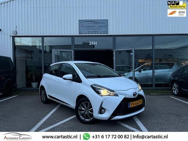 Wit Gebruikt 2017 Toyota Yaris Design Hatchback | € 12.250 (Eerlijke prijs) - Afbeelding 1/4