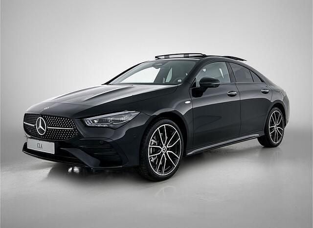 Zwart Nieuw 2025 Mercedes CLA250 Business Sedan | € 55.010 - Afbeelding 1/4