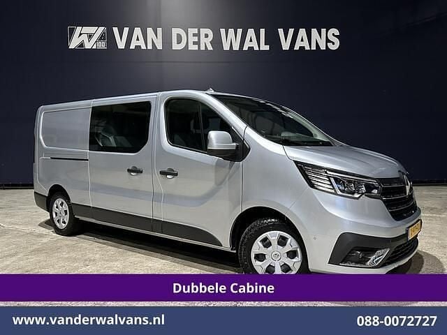 Zilver (metallic) Gebruikt 2024 Renault Trafic MPV | € 32.900 - Afbeelding 1/4