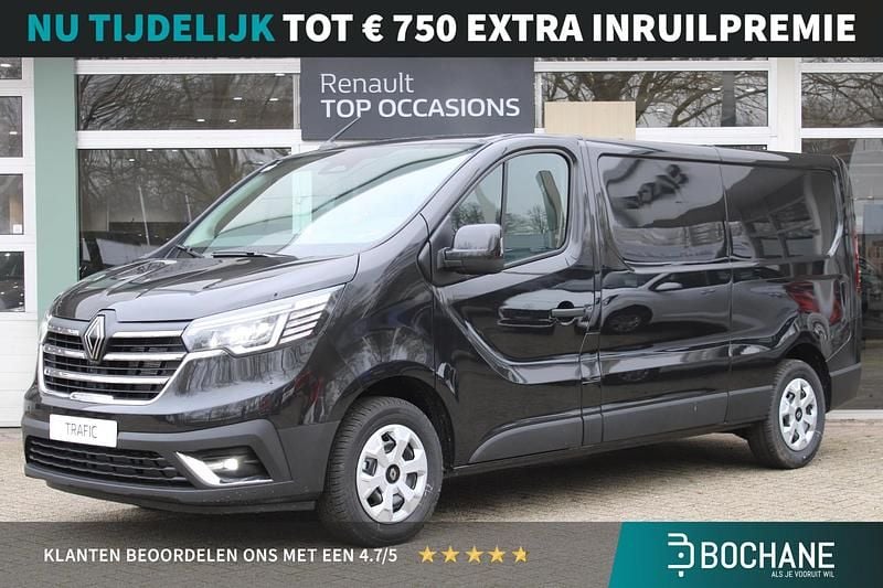 Zwart Nieuw 2024 Renault Trafic Van | € 33.892 (Goede deal) - Afbeelding 1/4