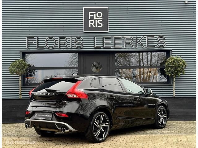 Occasion Volvo V40 R-Design 122 PK (89 kW) 2017 Zwart Hatchback