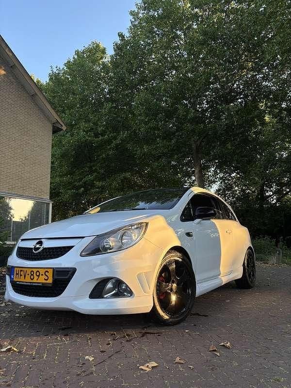 Wit Gebruikt 2008 Opel Corsa OPC MPV | € 6.000 (Iets duurder) - Afbeelding 1/4
