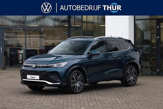 Blauw, metallic lak Nieuw 2025 VW Tiguan R-line Edition SUV | € 64.640 - Afbeelding 1/4