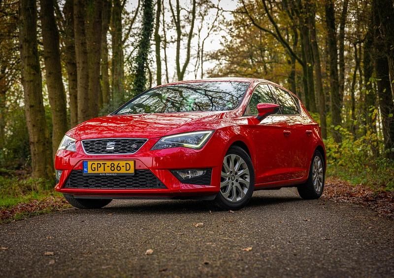 Rood Gebruikt 2012 Seat Leon FR Hatchback | € 8.500 (Eerlijke prijs) - Afbeelding 1/4