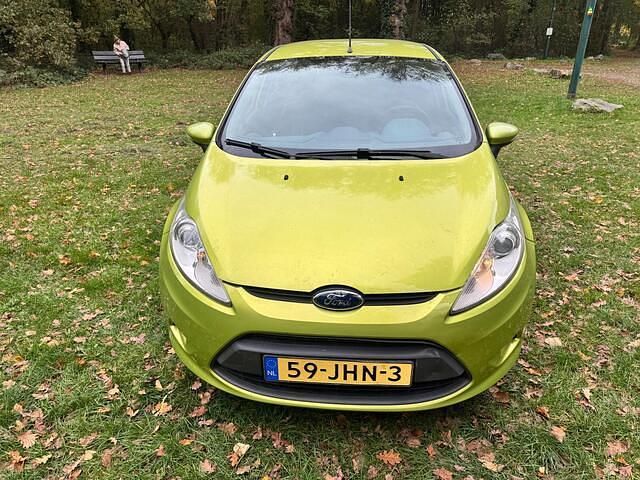 Groen (metallic) Gebruikt 2009 Ford Fiesta Trend Hatchback | € 3.350 (Goede deal) - Afbeelding 1/4