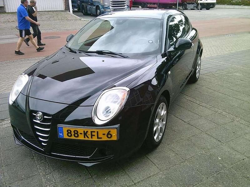 Zwart Gebruikt 2009 Alfa Romeo MiTo Distinctive Hatchback | € 2.445 (Eerlijke prijs) - Afbeelding 1/4