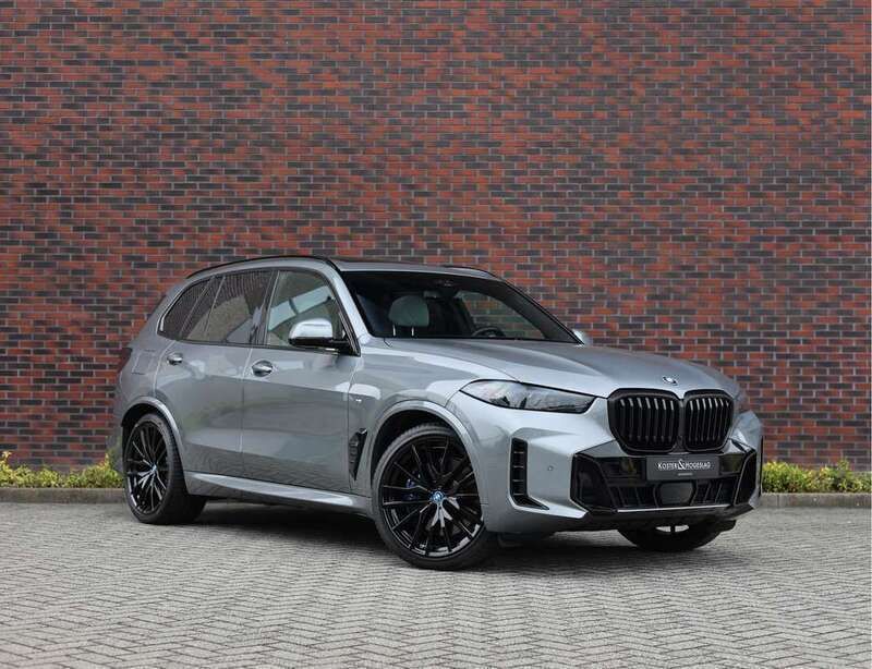 Grijs, metallic lak Gebruikt 2023 BMW X5 M Sport SUV | € 92.950 (Duur) - Afbeelding 1/4