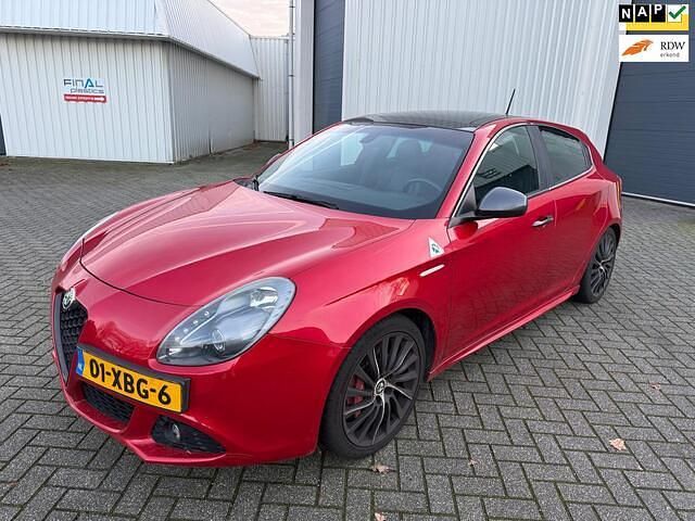 Rood Gebruikt 2012 Alfa Romeo Giulietta Quadrifoglio Verde Hatchback | € 7.995 (Goede deal) - Afbeelding 1/4