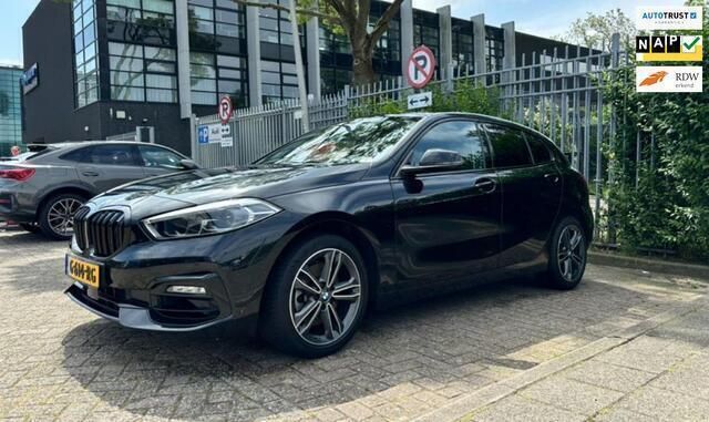Zwart Gebruikt 2019 BMW 118 Executive Hatchback | € 17.950 (Eerlijke prijs) - Afbeelding 1/4