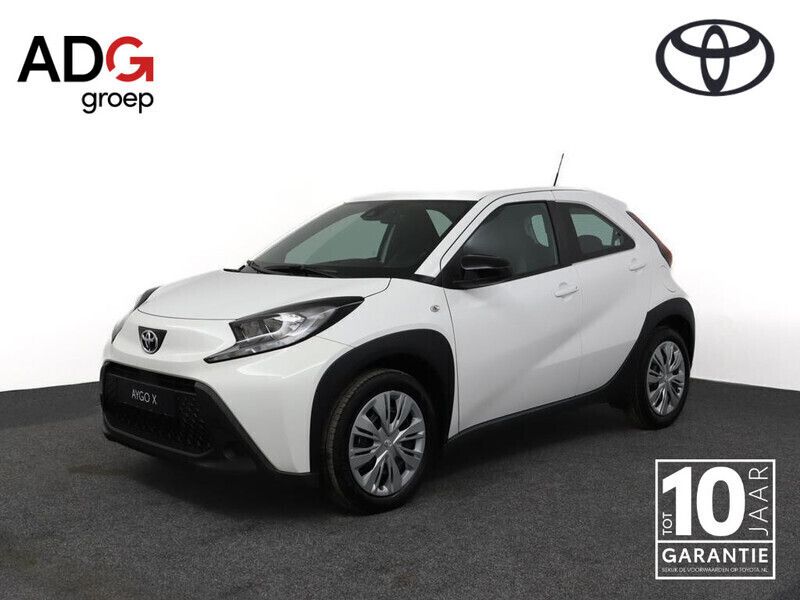 Wit Gebruikt 2024 Toyota Aygo Play Hatchback | € 21.784 (Duur) - Afbeelding 1/4
