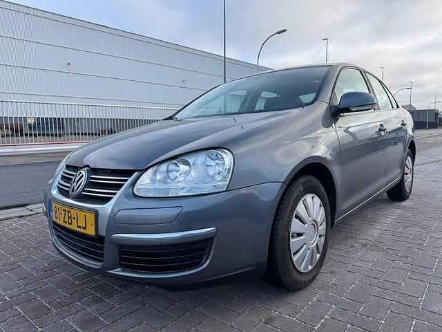 Grijs (metallic) Occasion 2008 VW Jetta Sedan | € 1.899 (Goede deal) - Afbeelding 1/4