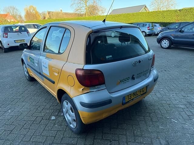 Occasion Toyota Yaris Terra 65 PK (47 kW) 2003 Grijs Hatchback