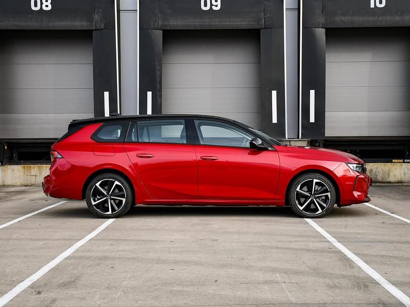 Occasion Opel Astra Edition 181 PK (133 kW) 2024 Rood Stationwagen