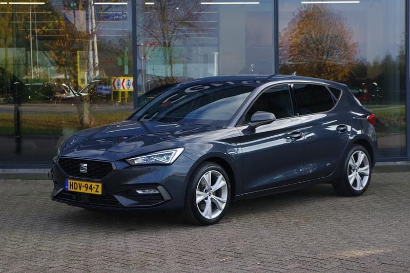 Grijs Gebruikt 2021 Seat Leon FR Hatchback | € 22.400 (Goede deal) - Afbeelding 1/4