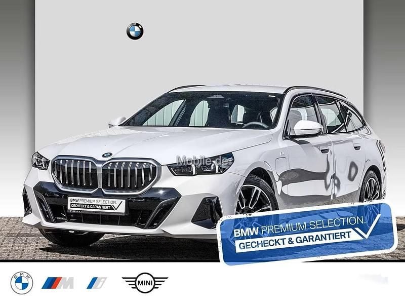 Wit Nieuw 2025 BMW 530e M Sport Stationwagen | € 62.900 (Super prijs) - Afbeelding 1/4