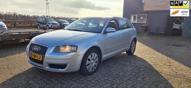 Grijs Gebruikt 2006 Audi A3 Sportback Attraction Hatchback | € 1.750 (Goede deal) - Afbeelding 1/4