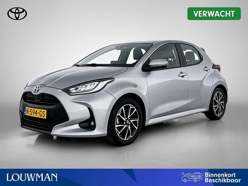 Zilver Gebruikt 2021 Toyota Yaris Hybrid Hatchback | € 21.950 (Eerlijke prijs) - Afbeelding 1/4