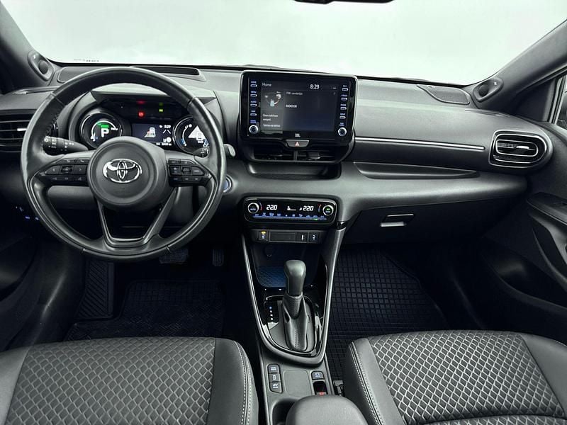 Occasion Toyota Yaris Executive 116 PK (85 kW) 2022 Rood Hatchback