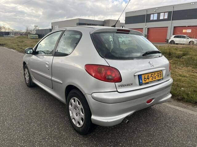 Occasion Peugeot 206 75 PK (55 kW) 2005 Grijs Hatchback