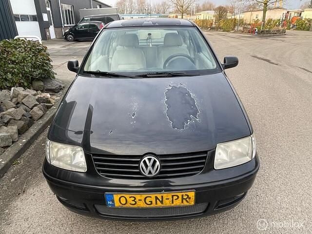 Occasion VW Polo Trendline 75 PK (55 kW) 2001 Zwart Hatchback