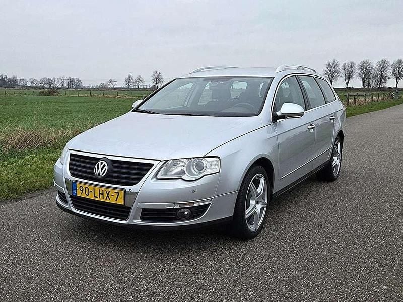 Grijs (metallic) Gebruikt 2010 VW Passat Comfortline Stationwagen | € 3.950 (Eerlijke prijs) - Afbeelding 1/4