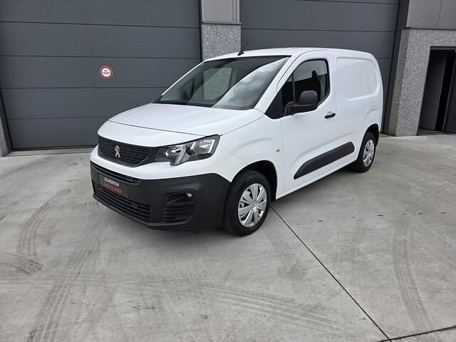 Wit Occasion 2020 Peugeot Partner Premium MPV | € 12.990 (Duur) - Afbeelding 1/4