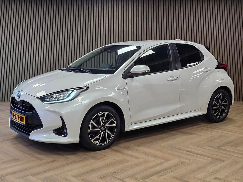 Wit Gebruikt 2021 Toyota Yaris Hybrid Hatchback | € 16.995 (Eerlijke prijs) - Afbeelding 1/4