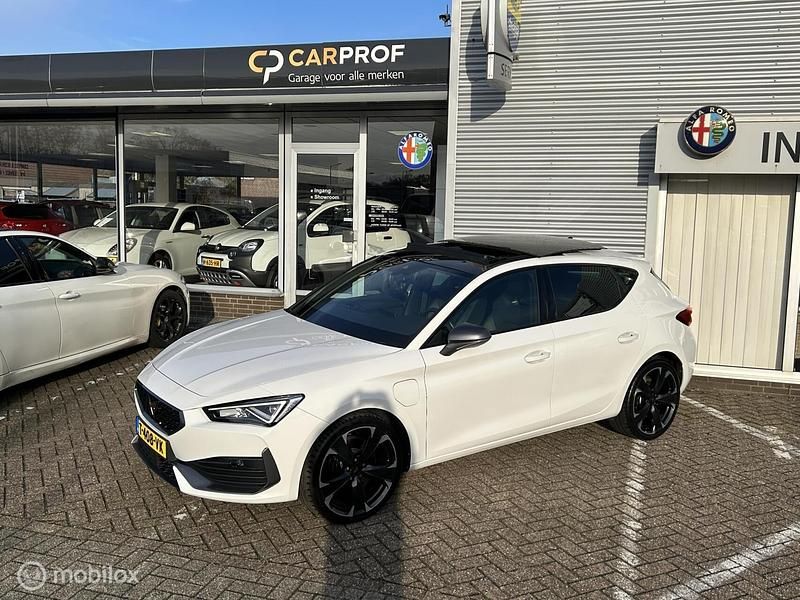Wit Gebruikt 2021 Cupra Leon VZ Hatchback | € 24.500 (Eerlijke prijs) - Afbeelding 1/4