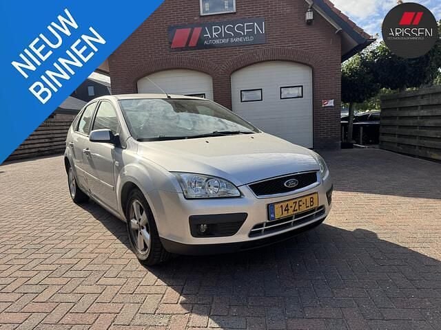 Grijs Gebruikt 2008 Ford Focus Ambiente Hatchback | € 999 (Super prijs) - Afbeelding 1/4