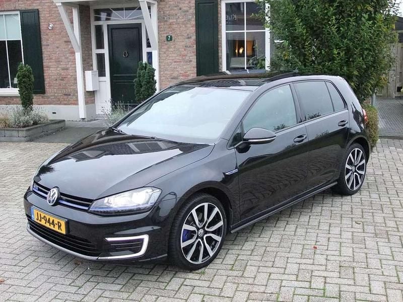 Zwart Gebruikt 2015 VW Golf VII GTE Hatchback | € 14.990 (Eerlijke prijs) - Afbeelding 1/4