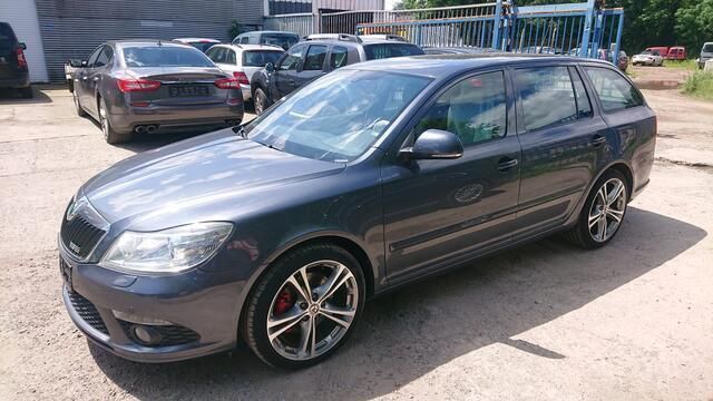 Grijs Gebruikt 2011 Skoda Octavia RS Stationwagen | € 11.000 (Duur) - Afbeelding 1/4