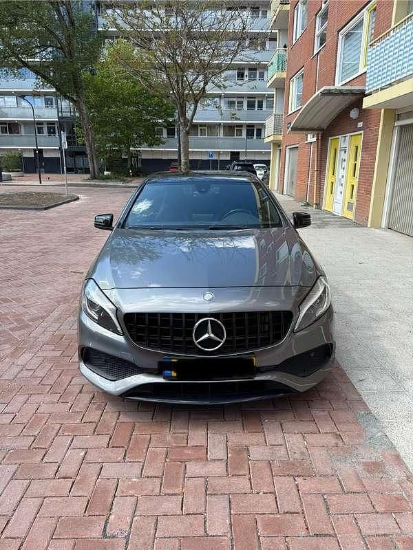 Grijs Gebruikt 2016 Mercedes A160 Prestige Hatchback | € 14.999 (Iets duurder) - Afbeelding 1/4