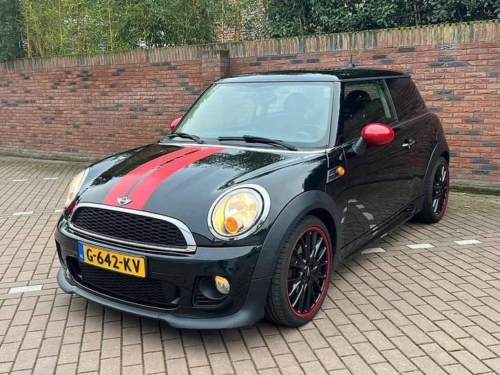 Zwart Occasion 2012 Mini John Cooper Works Hatchback | € 4.995 (Super prijs) - Afbeelding 1/4
