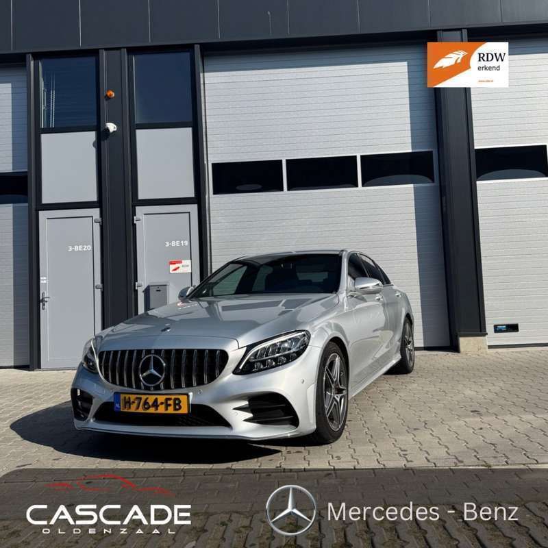 Grijs Gebruikt 2020 Mercedes C200 AMG Sedan | € 29.450 (Eerlijke prijs) - Afbeelding 1/4
