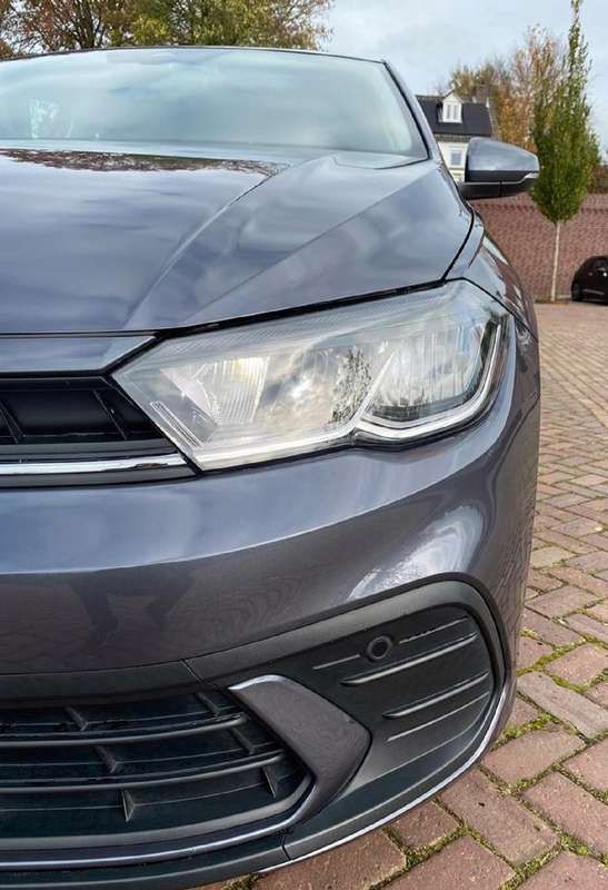 Grijs Gebruikt 2022 VW Polo Hatchback | € 16.888 (Super prijs) - Afbeelding 1/4