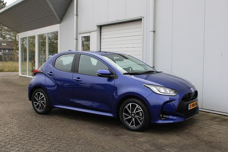 Occasion Toyota Yaris Hybrid 92 PK (67 kW) 2023 Blauw (metallic) Hatchback