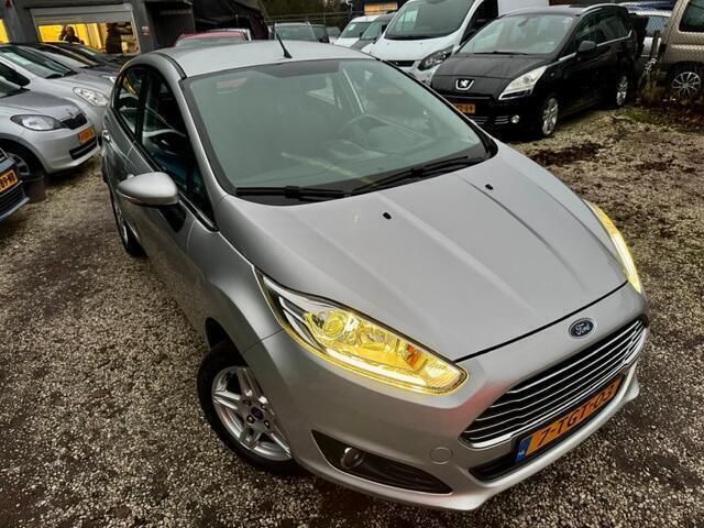 Grijs Gebruikt 2014 Ford Fiesta Titanium Hatchback | € 5.950 (Eerlijke prijs) - Afbeelding 1/4