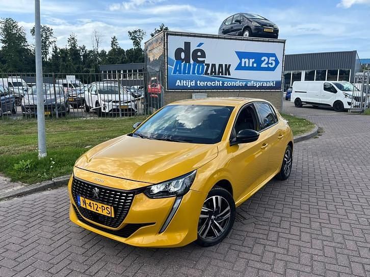 Occasion Peugeot 208 Allure 101 PK (74 kW) 2021 Geel Hatchback
