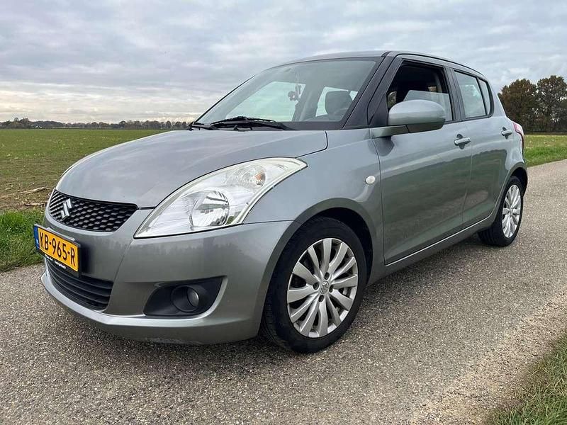 Grijs Gebruikt 2012 Suzuki Swift Exclusive Hatchback | € 6.850 (Goede deal) - Afbeelding 1/4