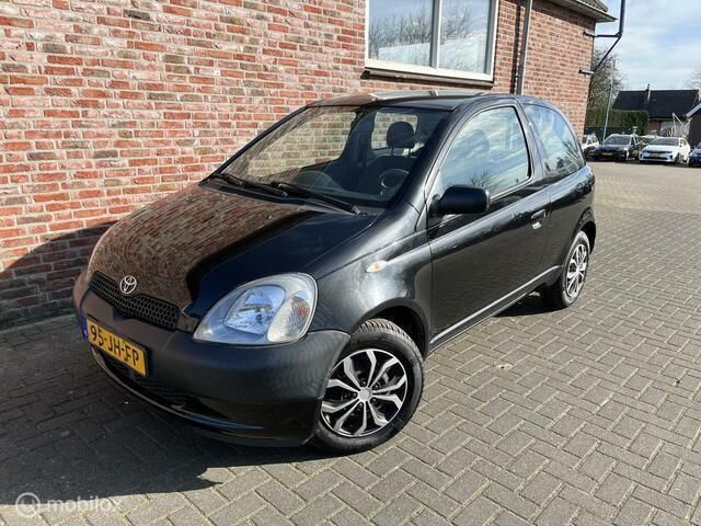 Zwart Gebruikt 2002 Toyota Yaris Hatchback | € 1.950 (Iets duurder) - Afbeelding 1/4