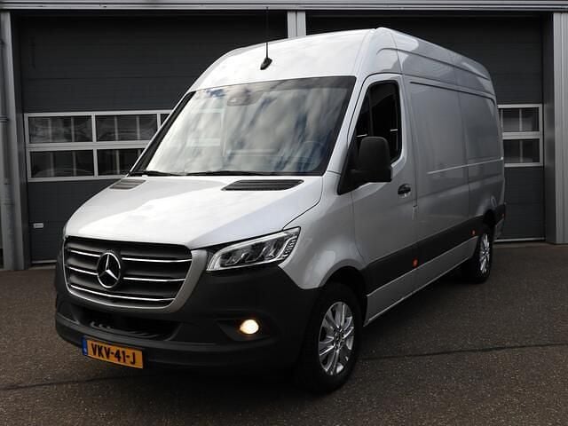Zilver Gebruikt 2021 Mercedes Sprinter Van | € 34.950 (Super prijs) - Afbeelding 1/4
