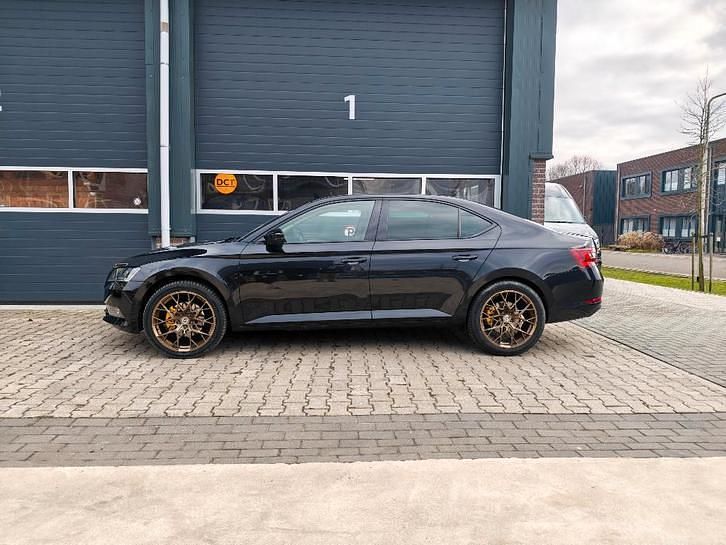 Occasion 2017 Skoda Superb | € 9.750 (Eerlijke prijs) - Afbeelding 1/4