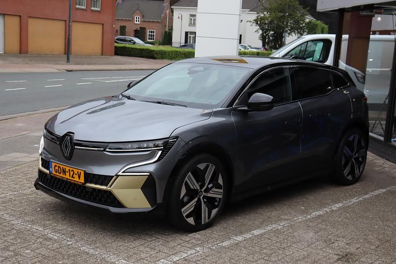 Occasion Renault Megane E-Tech Iconic 160 kW (218 PK) 2024 Grijs Hatchback