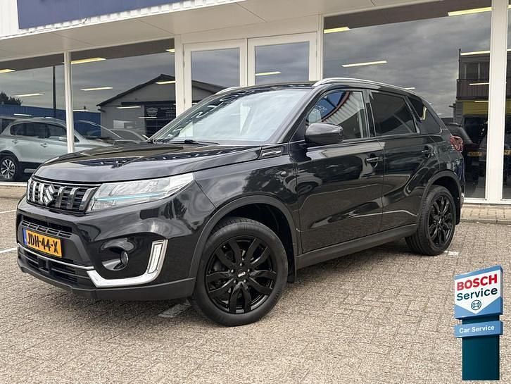 Zwart Occasion 2021 Suzuki Vitara SUV | € 23.495 (Eerlijke prijs) - Afbeelding 1/3