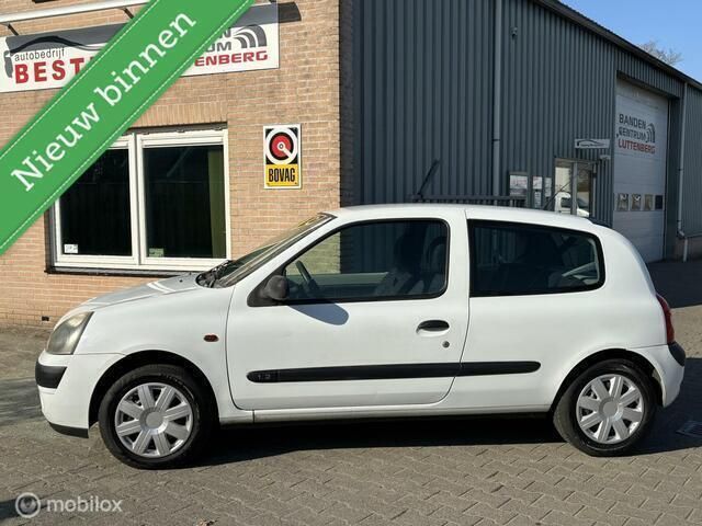 Wit Gebruikt 2002 Renault Clio II Expression Hatchback | € 1.295 (Iets duurder) - Afbeelding 1/4